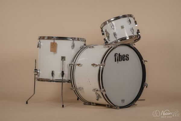 1970s Fibes Fiberglass in White - 14x22, 16x18, 9x13