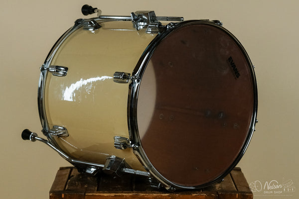 1970s Rogers 'Big R' Floor Tom in White Wrap - 16x16