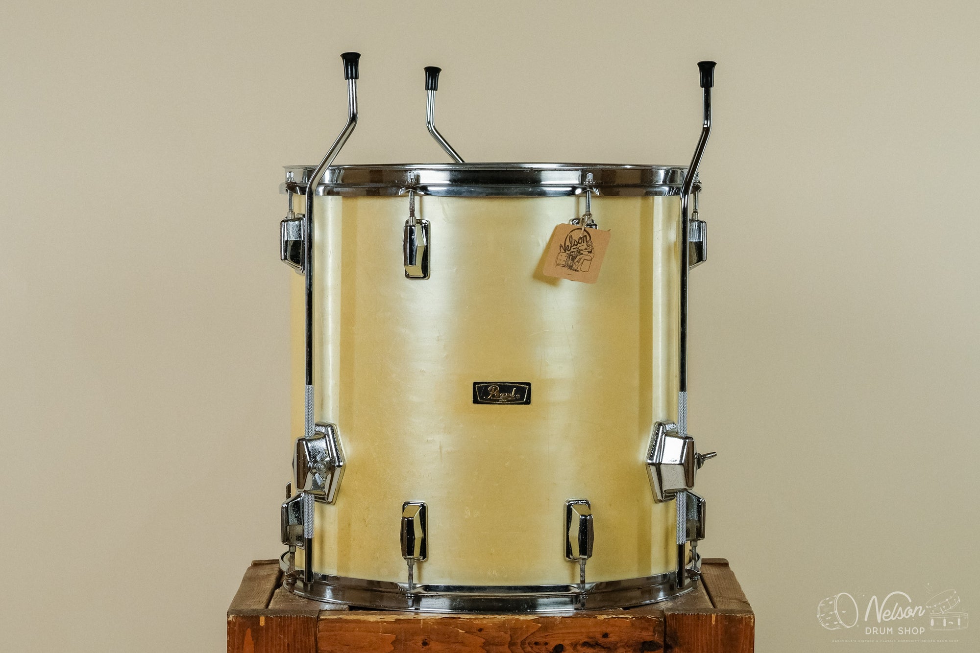 1970s Pearl Fiberglass Floor Tom in Silver Silk - 16x16