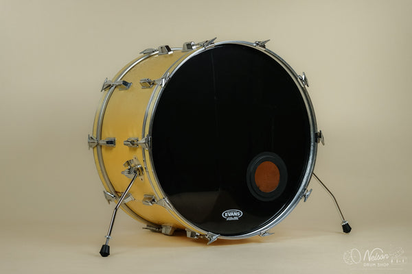 1970s Pearl Fiberglass Bass Drum in Silver SIlk - 14x24