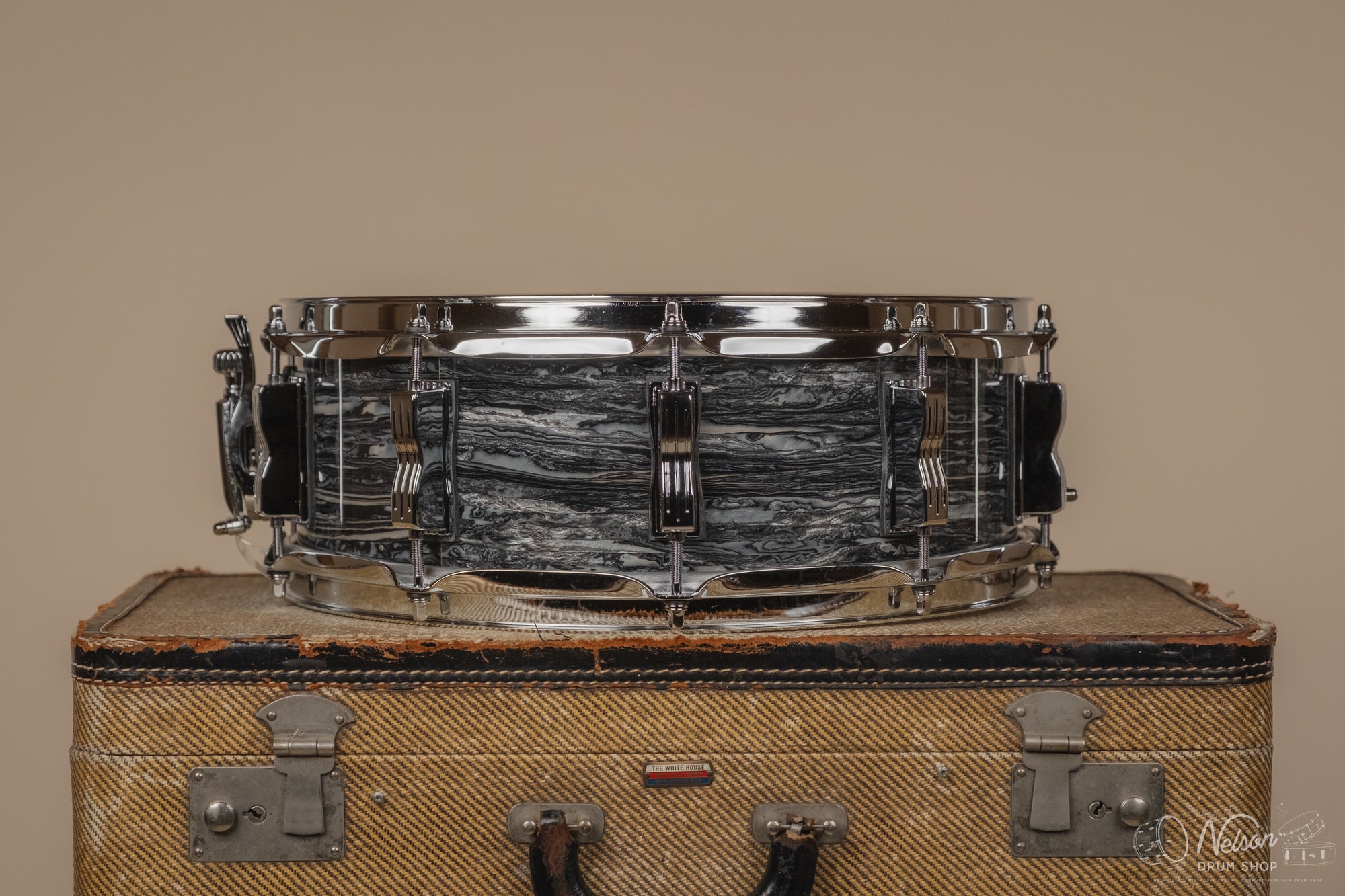 Ludwig Classic Maple in Vintage Black Oyster - 5x14