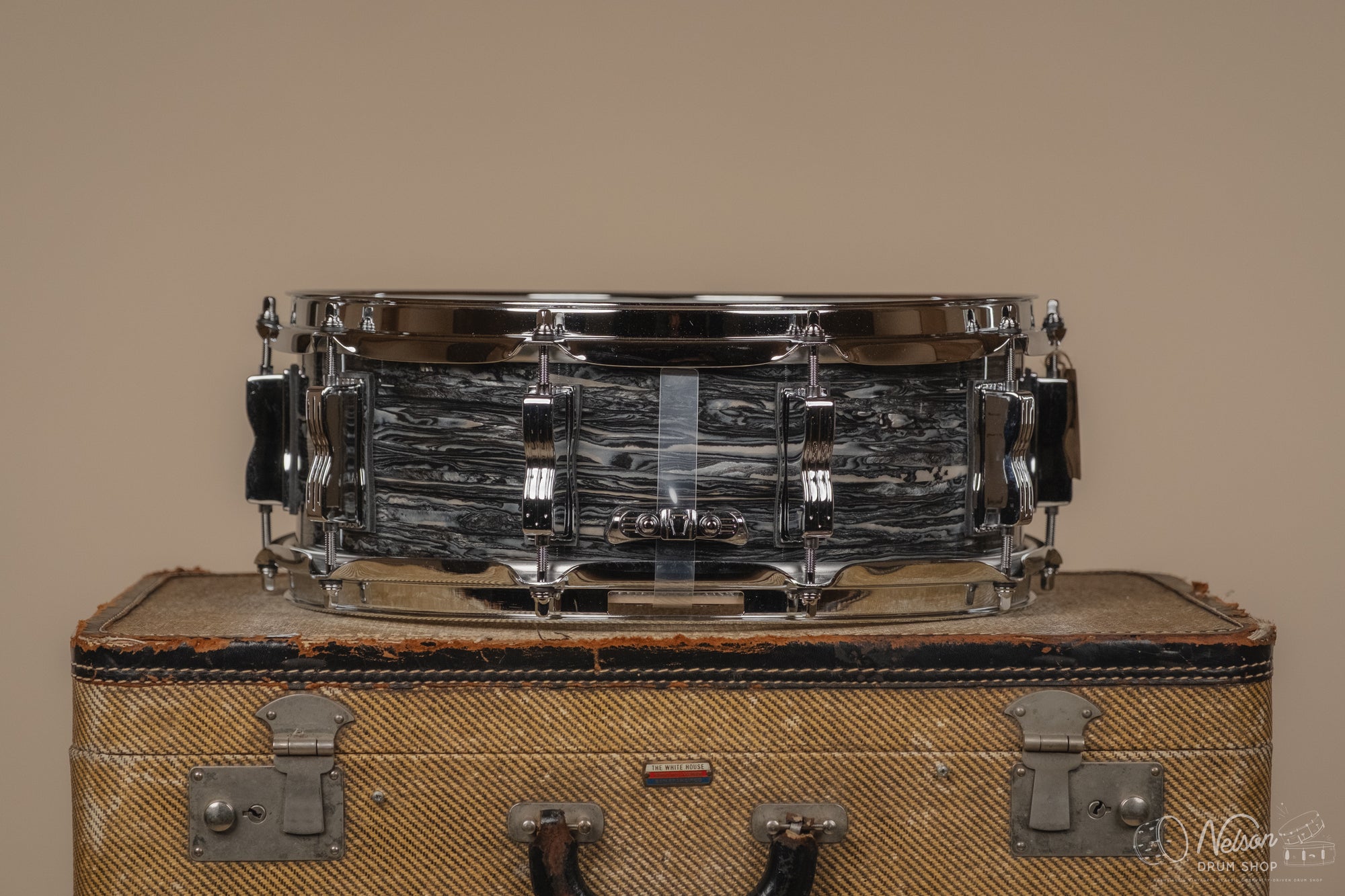 Ludwig Classic Maple in Vintage Black Oyster - 5x14