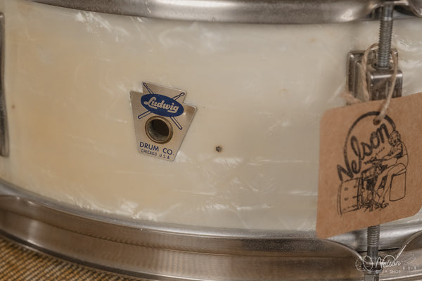 1959-60 Ludwig Transition Badge LM491 'Pioneer' in Faded White Marine Pearl - 5.5x14