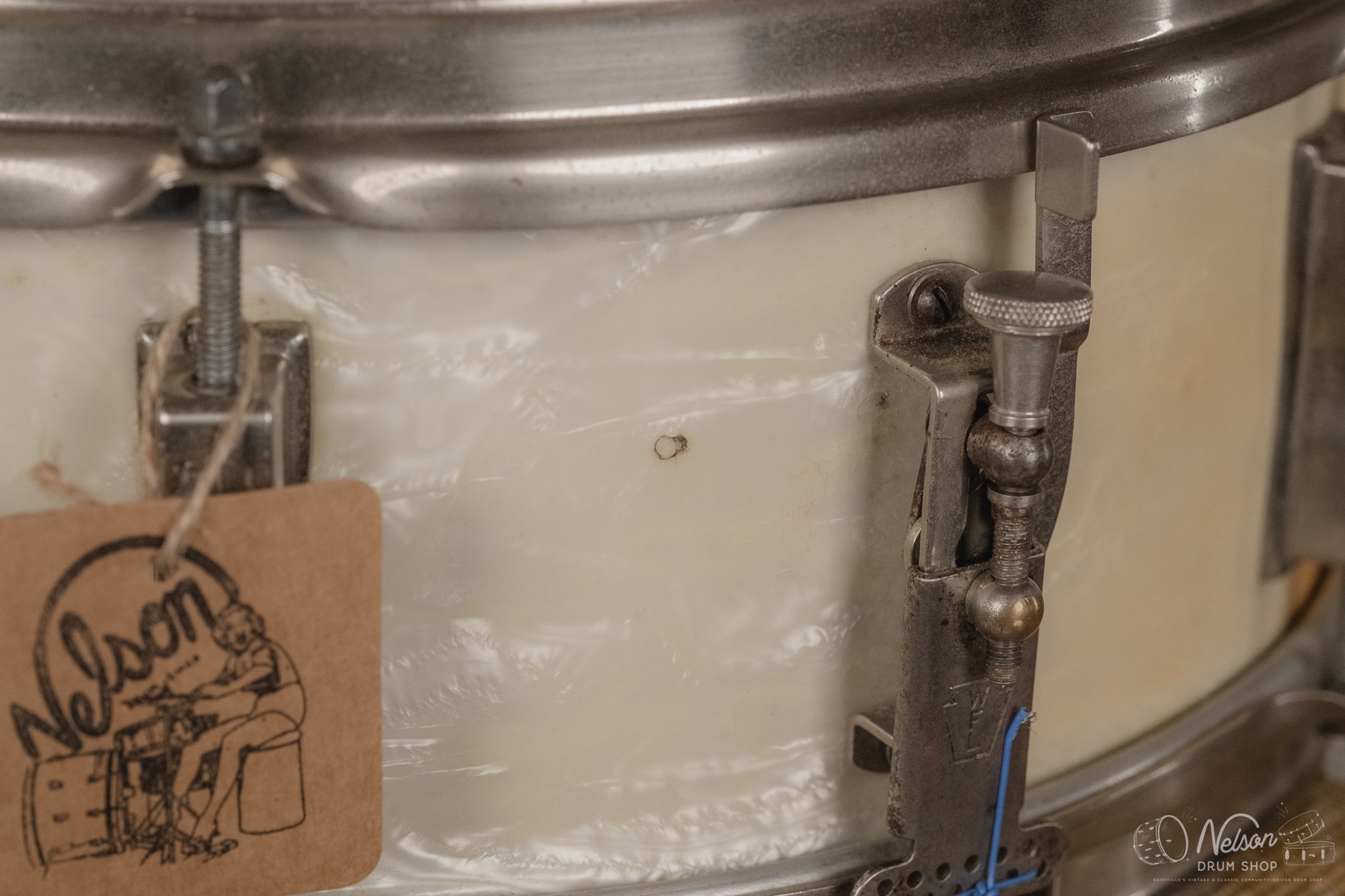 1959-60 Ludwig Transition Badge LM491 'Pioneer' in Faded White Marine Pearl - 5.5x14