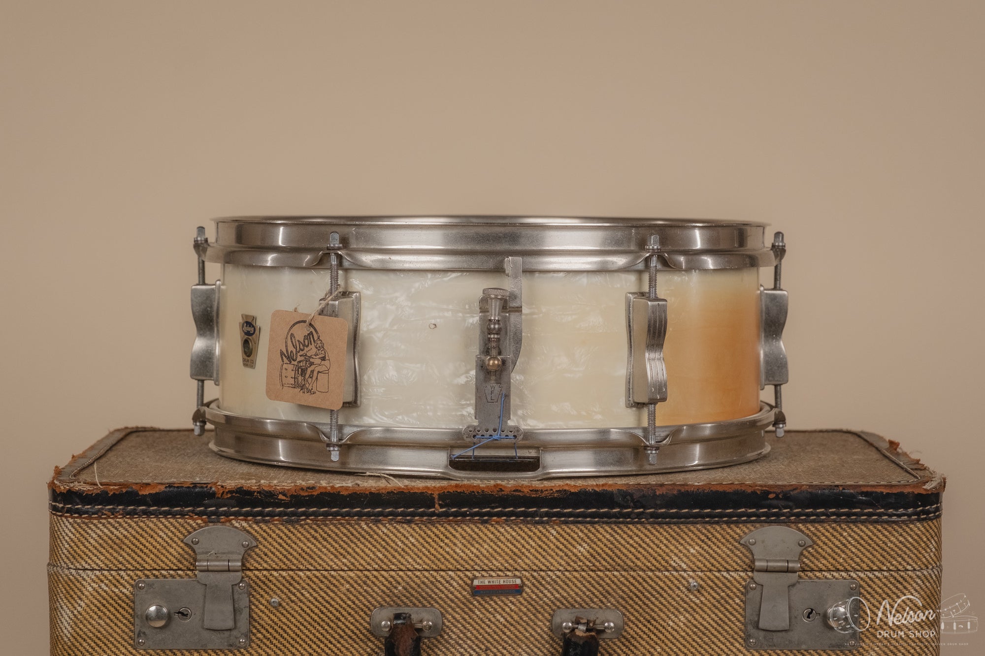 1959-60 Ludwig Transition Badge LM491 'Pioneer' in Faded White Marine Pearl - 5.5x14